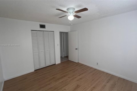 Condo in Oakland Park, Florida, 2 bedrooms № 1972474 - photo 19