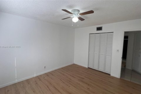 Condo in Oakland Park, Florida, 2 bedrooms № 1972474 - photo 18