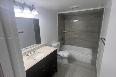 Condo in Oakland Park, Florida, 2 bedrooms № 1972474 - photo 26