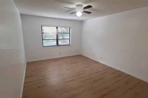 Condo in Oakland Park, Florida, 2 bedrooms № 1972474 - photo 24