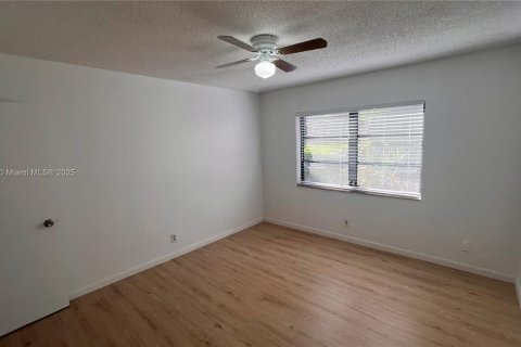 Condo in Oakland Park, Florida, 2 bedrooms № 1972474 - photo 20