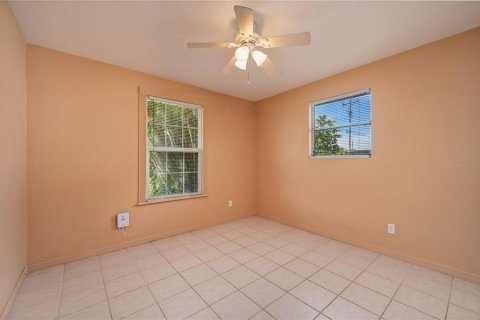 House in Cape Coral, Florida 3 bedrooms, 109.25 sq.m. № 1789097 - photo 23