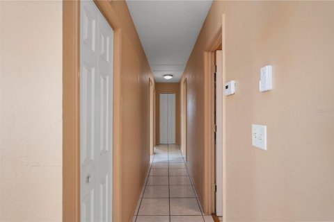 House in Cape Coral, Florida 3 bedrooms, 109.25 sq.m. № 1789097 - photo 16