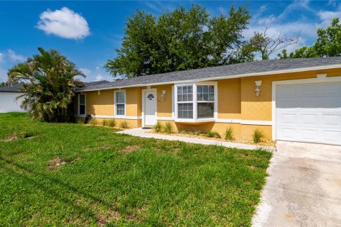 House in Cape Coral, Florida 3 bedrooms, 109.25 sq.m. № 1789097 - photo 29