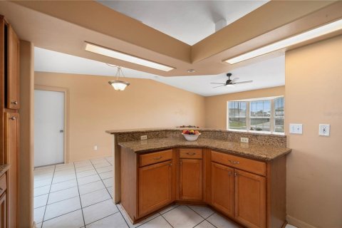 House in Cape Coral, Florida 3 bedrooms, 109.25 sq.m. № 1789097 - photo 15
