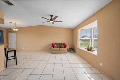 House in Cape Coral, Florida 3 bedrooms, 109.25 sq.m. № 1789097 - photo 7