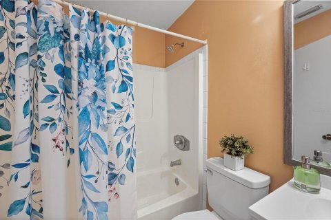 House in Cape Coral, Florida 3 bedrooms, 109.25 sq.m. № 1789097 - photo 25
