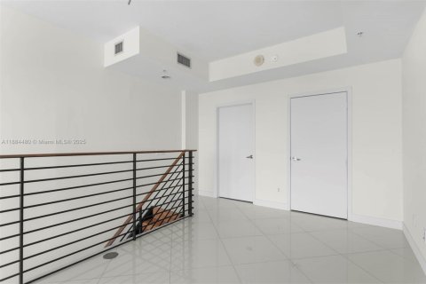 Condominio en alquiler en Miami, Florida, 1 dormitorio, 65.5 m2 № 1931158 - foto 12