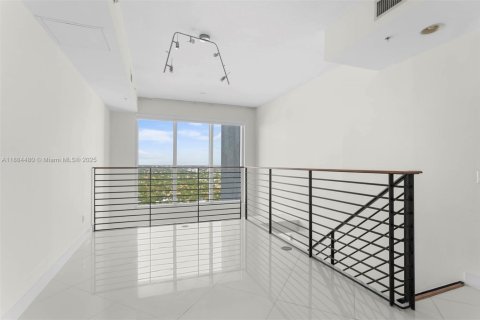 Condominio en alquiler en Miami, Florida, 1 dormitorio, 65.5 m2 № 1931158 - foto 11