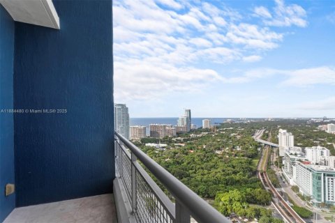 Condominio en alquiler en Miami, Florida, 1 dormitorio, 65.5 m2 № 1931158 - foto 2