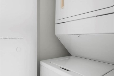 Condominio en alquiler en Miami, Florida, 1 dormitorio, 65.5 m2 № 1931158 - foto 15