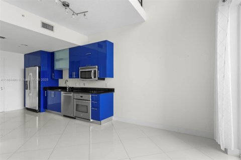 Condominio en alquiler en Miami, Florida, 1 dormitorio, 65.5 m2 № 1931158 - foto 6