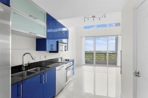 Condominio en alquiler en Miami, Florida, 1 dormitorio, 65.5 m2 № 1931158 - foto 7