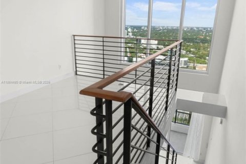 Condominio en alquiler en Miami, Florida, 1 dormitorio, 65.5 m2 № 1931158 - foto 13
