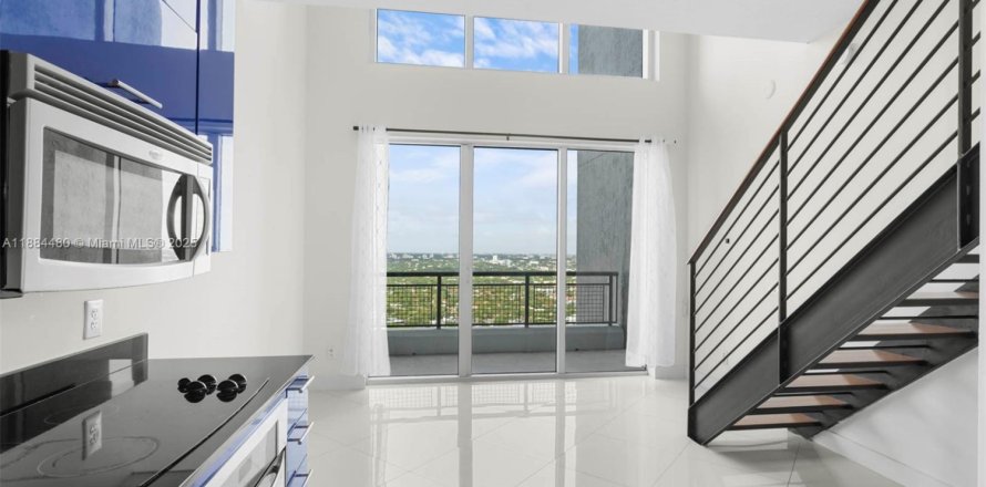 Condominio en Miami, Florida, 1 dormitorio  № 1931158