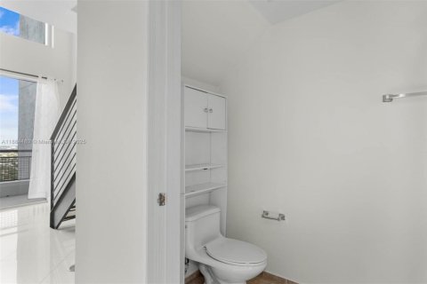 Condominio en alquiler en Miami, Florida, 1 dormitorio, 65.5 m2 № 1931158 - foto 9