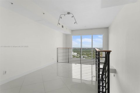 Condominio en alquiler en Miami, Florida, 1 dormitorio, 65.5 m2 № 1931158 - foto 10