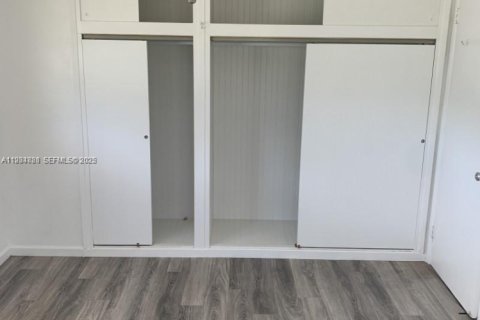 House in Lake Park, Florida 2 bedrooms, 83.05 sq.m. № 1993098 - photo 5