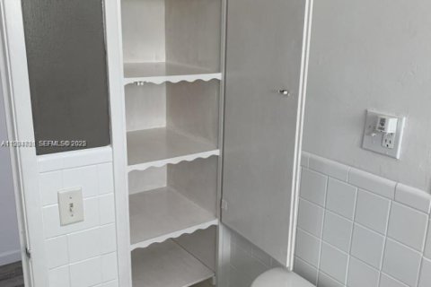 House in Lake Park, Florida 2 bedrooms, 83.05 sq.m. № 1993098 - photo 9