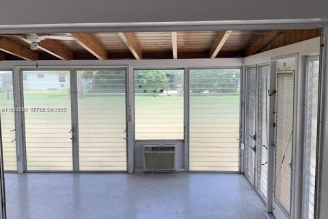 House in Lake Park, Florida 2 bedrooms, 83.05 sq.m. № 1993098 - photo 11