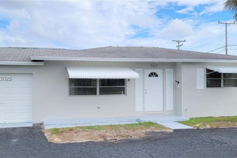 House in Lake Park, Florida 2 bedrooms, 83.05 sq.m. № 1993098 - photo 13