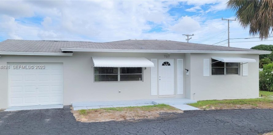 House in Lake Park, Florida 2 bedrooms, 83.05 sq.m. № 1993098