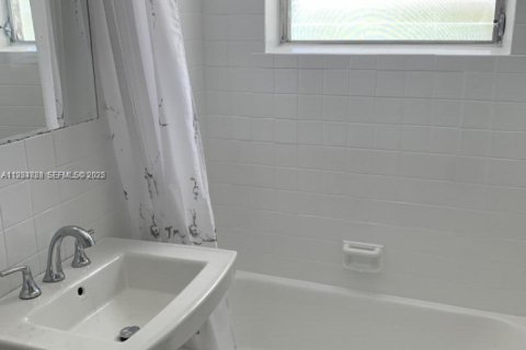 House in Lake Park, Florida 2 bedrooms, 83.05 sq.m. № 1993098 - photo 10