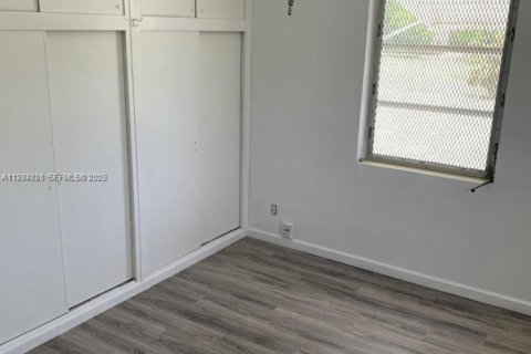 House in Lake Park, Florida 2 bedrooms, 83.05 sq.m. № 1993098 - photo 6