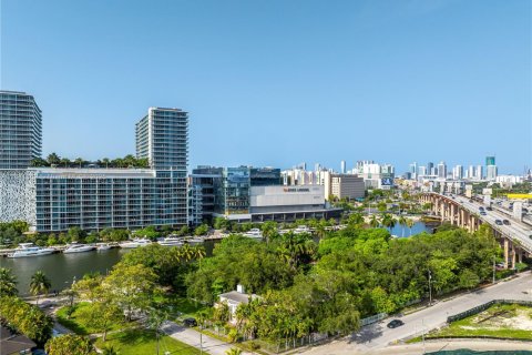 Commercial property in Miami, Florida № 1833987 - photo 9