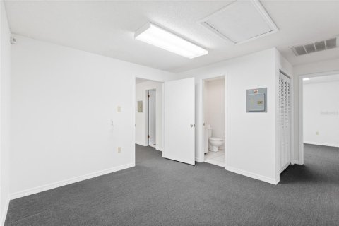 Commercial property in Tampa, Florida 196.21 sq.m. № 2092511 - photo 23