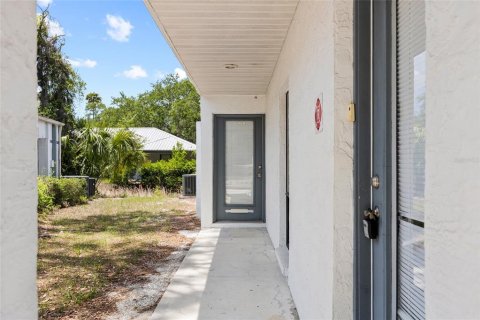 Commercial property in Tampa, Florida 196.21 sq.m. № 2092511 - photo 3