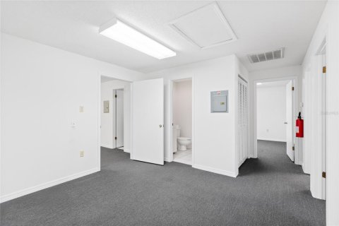 Commercial property in Tampa, Florida 196.21 sq.m. № 2092511 - photo 24