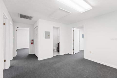 Commercial property in Tampa, Florida 196.21 sq.m. № 2092511 - photo 16