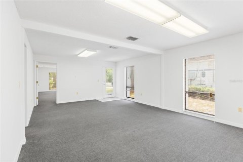 Commercial property in Tampa, Florida 196.21 sq.m. № 2092511 - photo 11