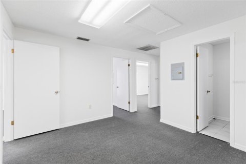 Commercial property in Tampa, Florida 196.21 sq.m. № 2092511 - photo 13