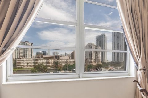 Купить кондоминиум в Санни-Айлс-Бич, Флорида 2 спальни, 113.34м2, № 2066155 - фото 19