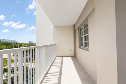 Купить кондоминиум в Санни-Айлс-Бич, Флорида 2 спальни, 113.34м2, № 2066155 - фото 27