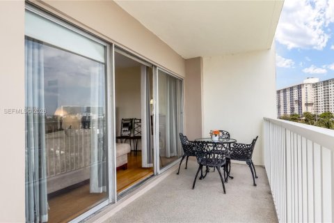 Купить кондоминиум в Санни-Айлс-Бич, Флорида 2 спальни, 113.34м2, № 2066155 - фото 28