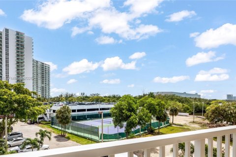 Купить кондоминиум в Санни-Айлс-Бич, Флорида 2 спальни, 113.34м2, № 2066155 - фото 23