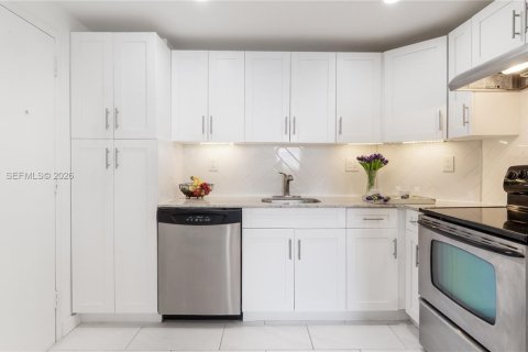 Купить кондоминиум в Санни-Айлс-Бич, Флорида 2 спальни, 113.34м2, № 2066155 - фото 9