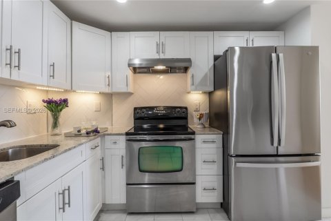 Купить кондоминиум в Санни-Айлс-Бич, Флорида 2 спальни, 113.34м2, № 2066155 - фото 10