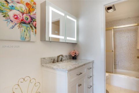 Купить кондоминиум в Санни-Айлс-Бич, Флорида 2 спальни, 113.34м2, № 2066155 - фото 16