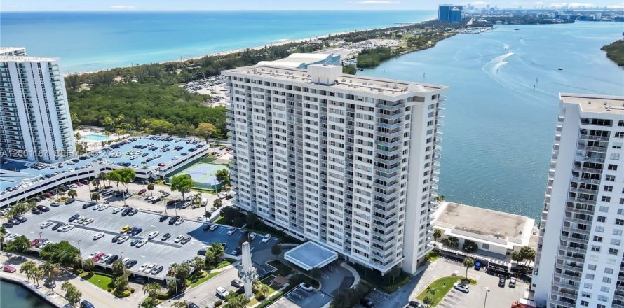 Кондоминиум с 2 спальнями в Санни-Айлс-Бич, Флорида № 2066155