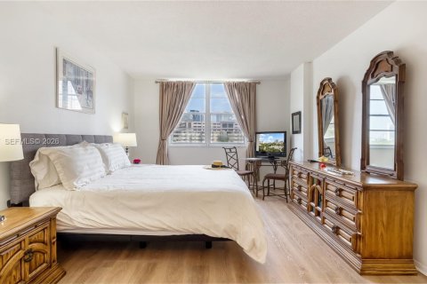 Купить кондоминиум в Санни-Айлс-Бич, Флорида 2 спальни, 113.34м2, № 2066155 - фото 20