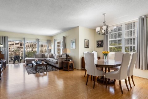 Купить кондоминиум в Санни-Айлс-Бич, Флорида 2 спальни, 113.34м2, № 2066155 - фото 3