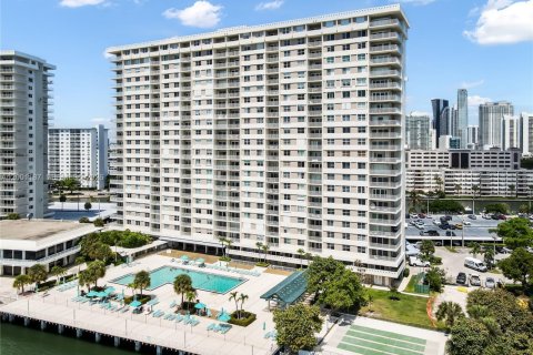 Купить кондоминиум в Санни-Айлс-Бич, Флорида 2 спальни, 113.34м2, № 2066155 - фото 2