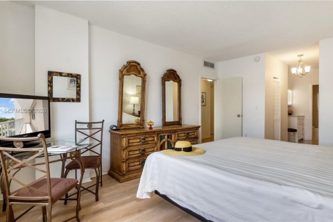 Купить кондоминиум в Санни-Айлс-Бич, Флорида 2 спальни, 113.34м2, № 2066155 - фото 18