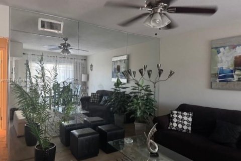Copropriété à vendre à Hallandale Beach, Floride: 1 chambre, 52.4 m2 № 1809192 - photo 15