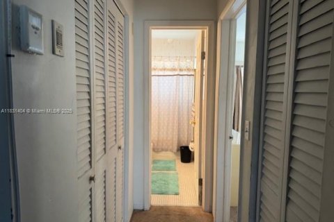 Copropriété à vendre à Hallandale Beach, Floride: 1 chambre, 52.4 m2 № 1809192 - photo 25