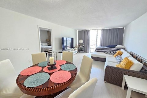 Купить кондоминиум в Авентура, Флорида 1 спальня, 93.37м2, № 1716284 - фото 3